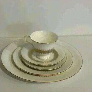 Wedgwood Argyll 5 Place Setting
